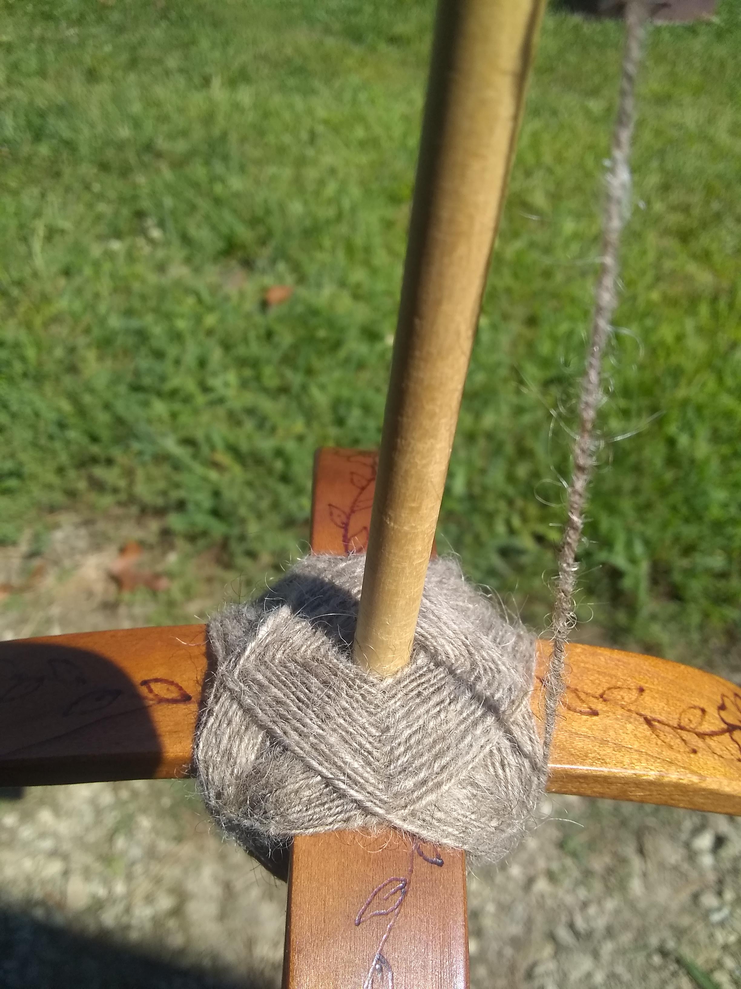 Drop spindle with yarn